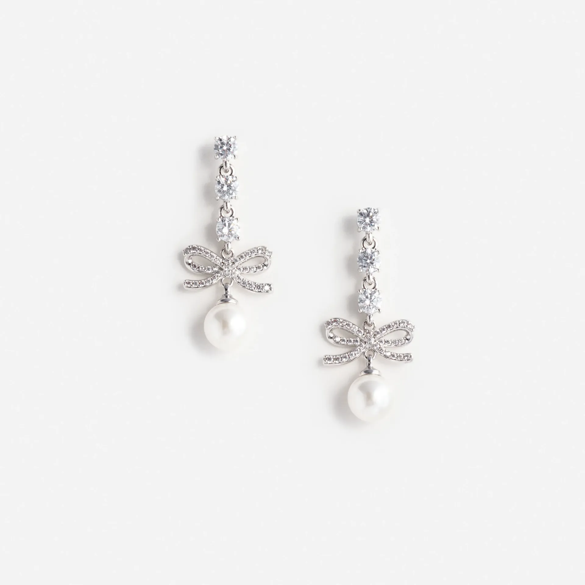 BOW CRYSTAL CHARM EARRING